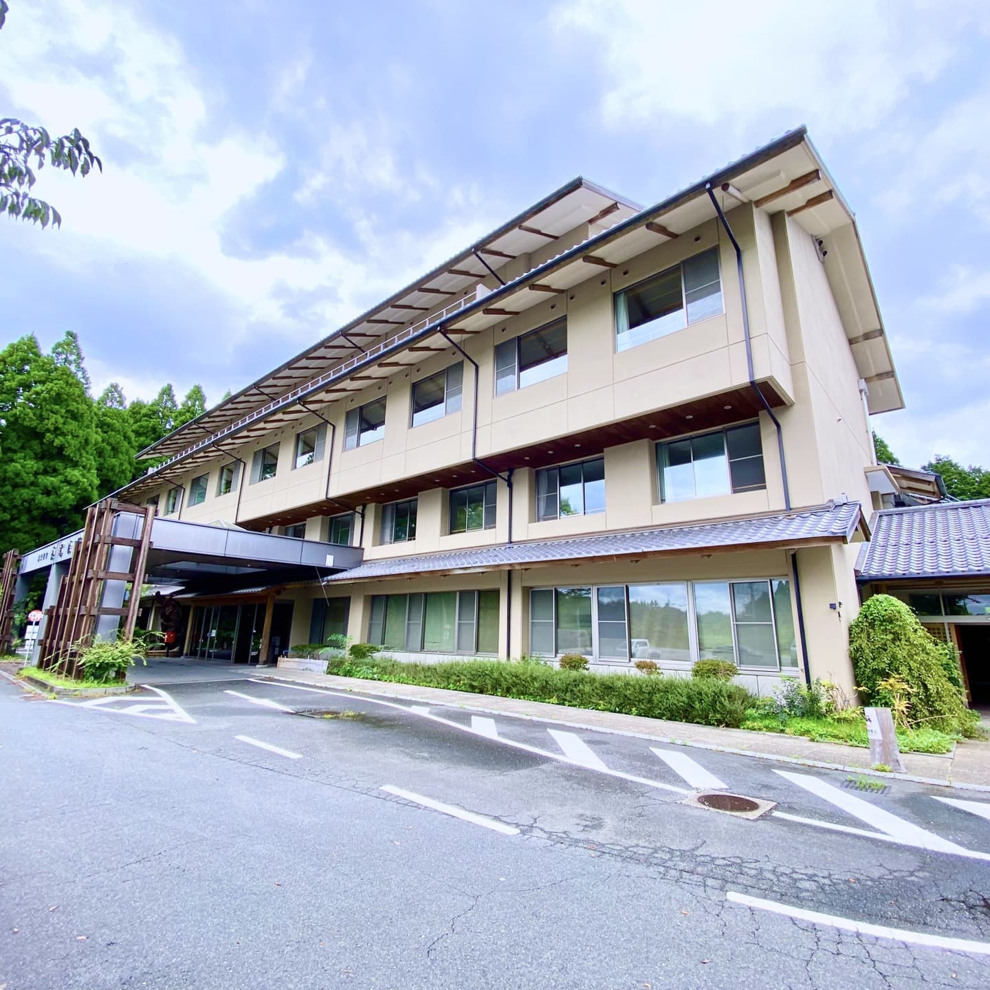 やまと高等学校のホテル